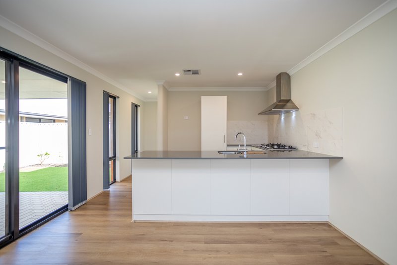 Photo - 47 Greenpoint Way, Hilbert WA 6112 - Image 5