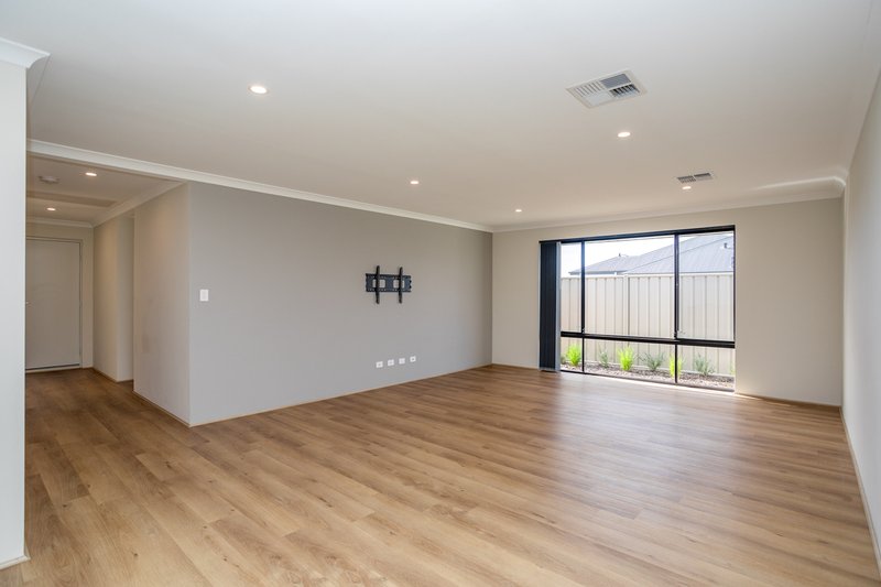 Photo - 47 Greenpoint Way, Hilbert WA 6112 - Image 10