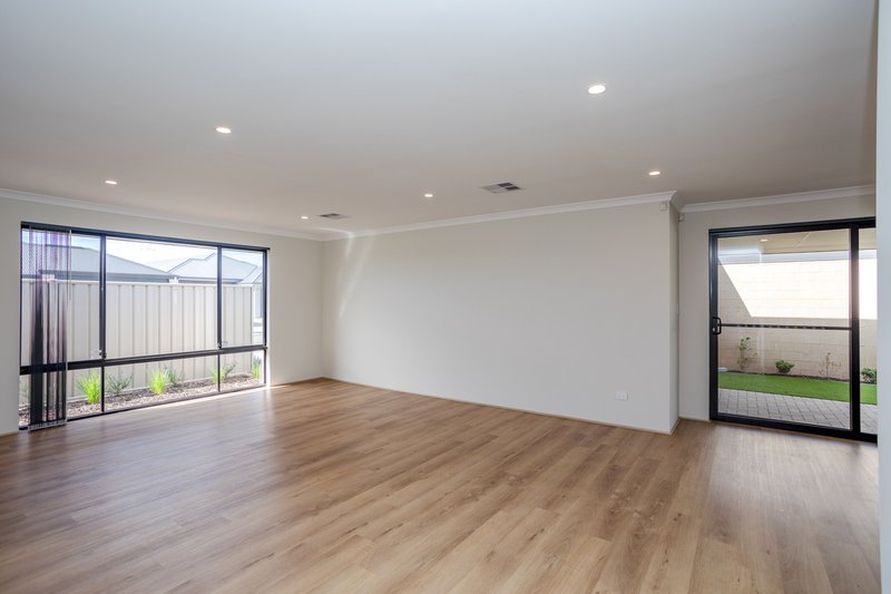 Photo - 47 Greenpoint Way, Hilbert WA 6112 - Image 12