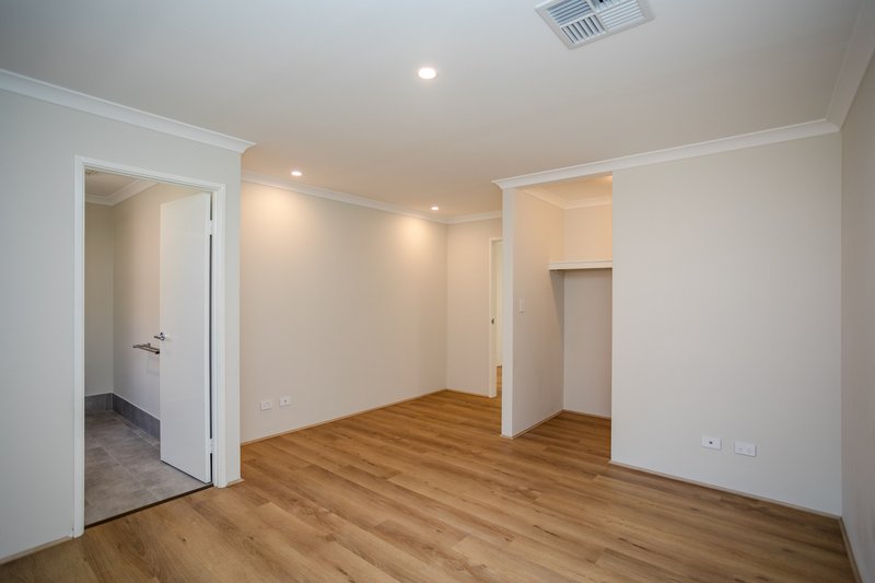 Photo - 47 Greenpoint Way, Hilbert WA 6112 - Image 14