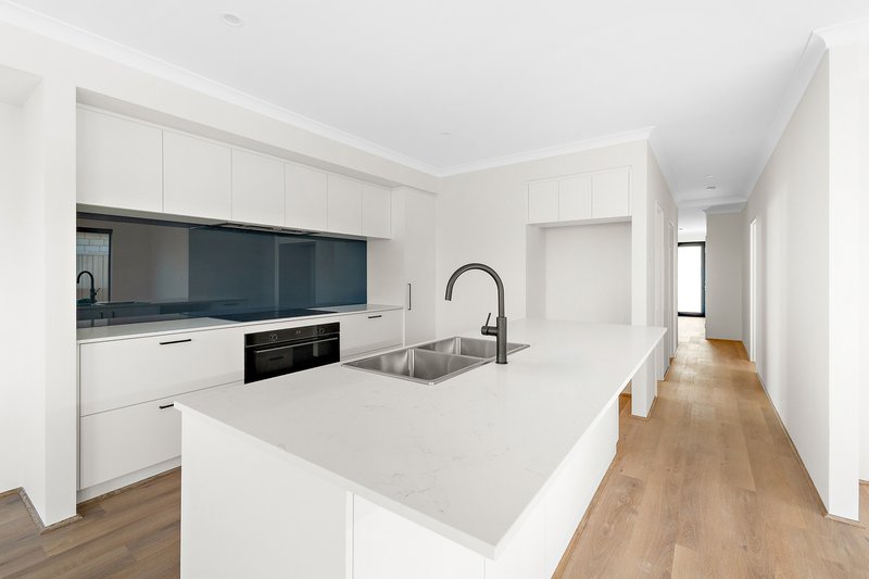 Photo - 47 Gumblossom Avenue, Piara Waters WA 6112 - Image 2
