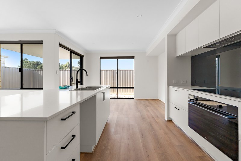Photo - 47 Gumblossom Avenue, Piara Waters WA 6112 - Image 3