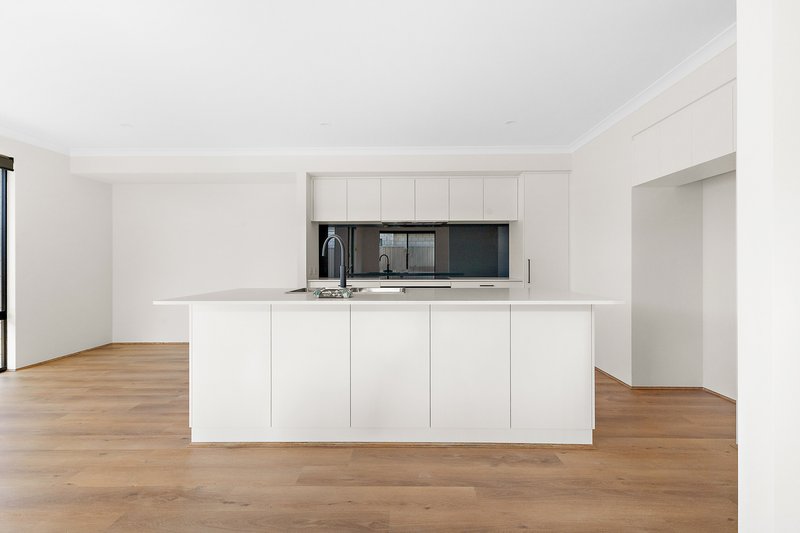 Photo - 47 Gumblossom Avenue, Piara Waters WA 6112 - Image 5