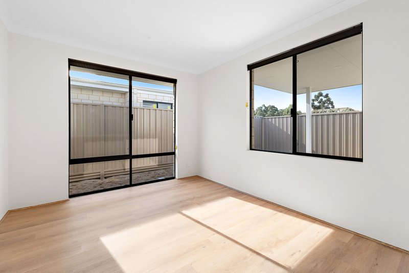 Photo - 47 Gumblossom Avenue, Piara Waters WA 6112 - Image 10