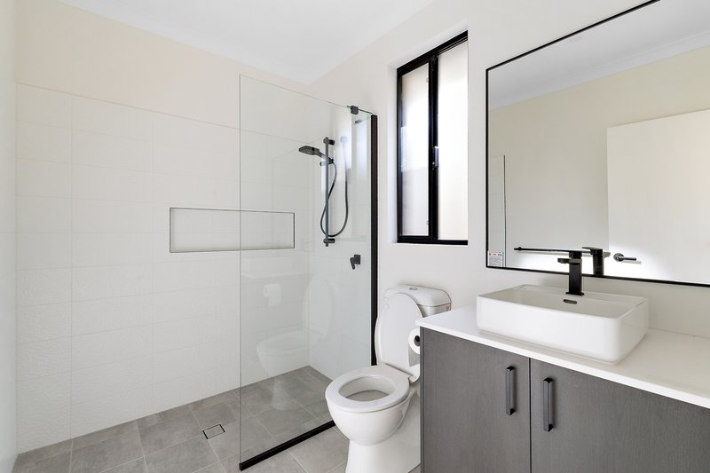 Photo - 47 Gumblossom Avenue, Piara Waters WA 6112 - Image 12
