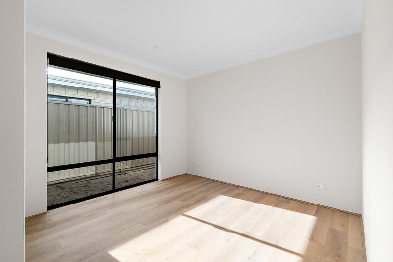 Photo - 47 Gumblossom Avenue, Piara Waters WA 6112 - Image 15
