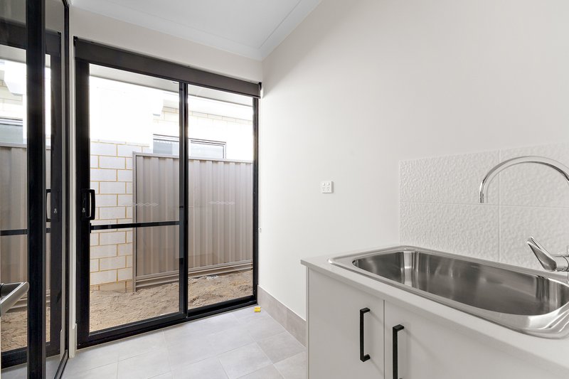 Photo - 47 Gumblossom Avenue, Piara Waters WA 6112 - Image 19