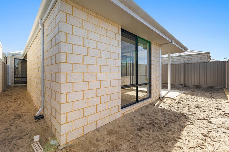 Photo - 47 Gumblossom Avenue, Piara Waters WA 6112 - Image 21