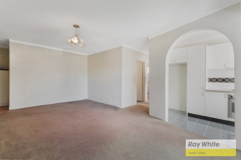 Photo - 4/7 Hart Street, Warwick Farm NSW 2170 - Image 4