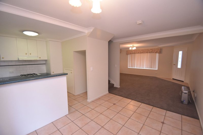 Photo - 4/7 Hawthorne Street, East Toowoomba QLD 4350 - Image 4