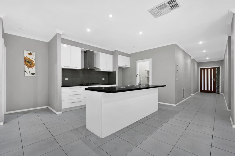 Photo - 47 Herlitz Drive, Epping VIC 3076 - Image 5