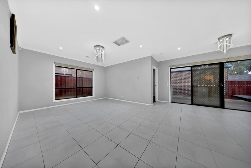 Photo - 47 Herlitz Drive, Epping VIC 3076 - Image 8