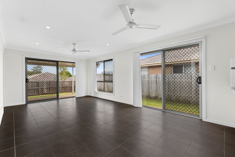 Photo - 47 Huntley Crescent, Redbank Plains QLD 4301 - Image 3