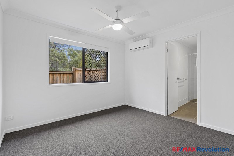 Photo - 47 Huon Place, Hillcrest QLD 4118 - Image 4