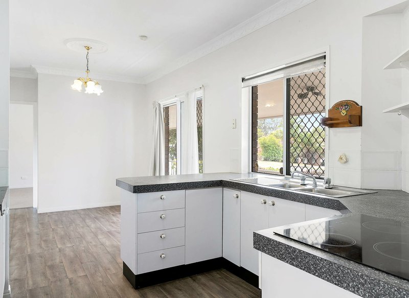 Photo - 47 Kirkcaldy Street, Morayfield QLD 4506 - Image 3