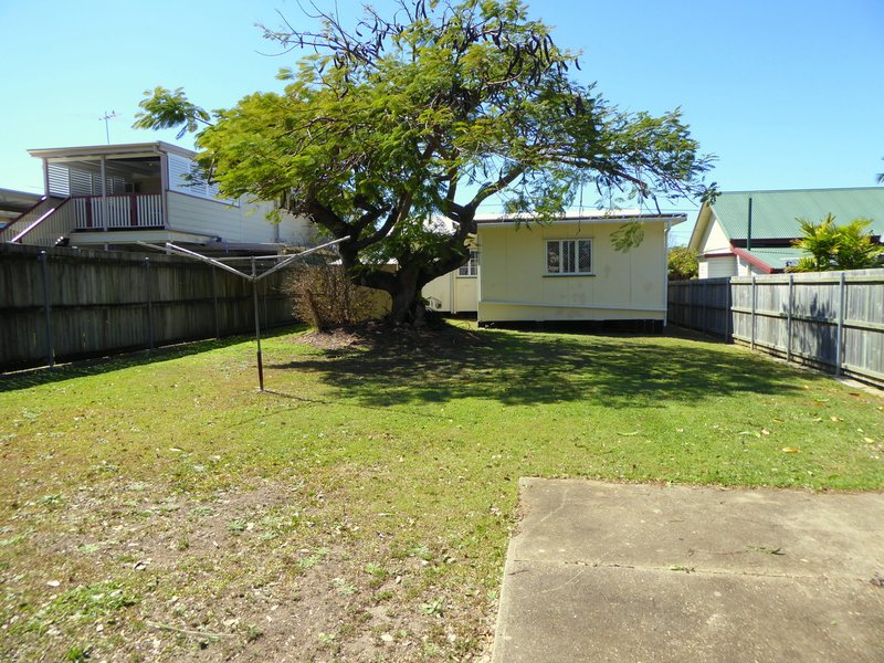 Photo - 47 Laura St , Clontarf QLD 4019 - Image 3