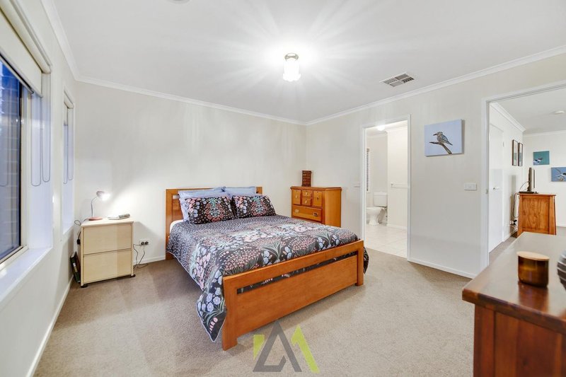 Photo - 47 Lexton Drive, Langwarrin VIC 3910 - Image 10