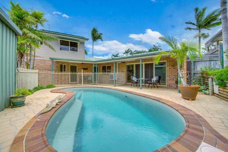 Photo - 47 Malpas Street, Boyne Island QLD 4680 - Image 2