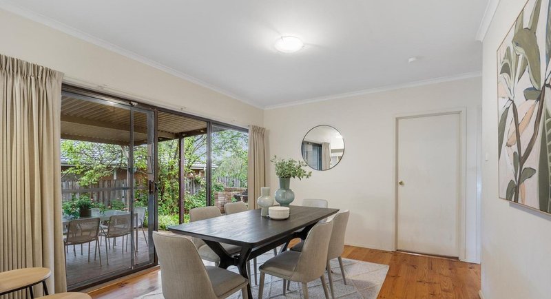 Photo - 47 Mannering Drive, Glen Waverley VIC 3150 - Image 5