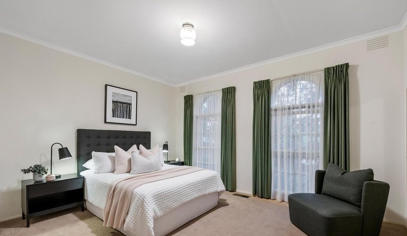 Photo - 47 Mannering Drive, Glen Waverley VIC 3150 - Image 6