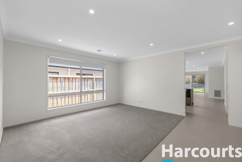 Photo - 47 Meadowbrook Crescent, Warragul VIC 3820 - Image 3