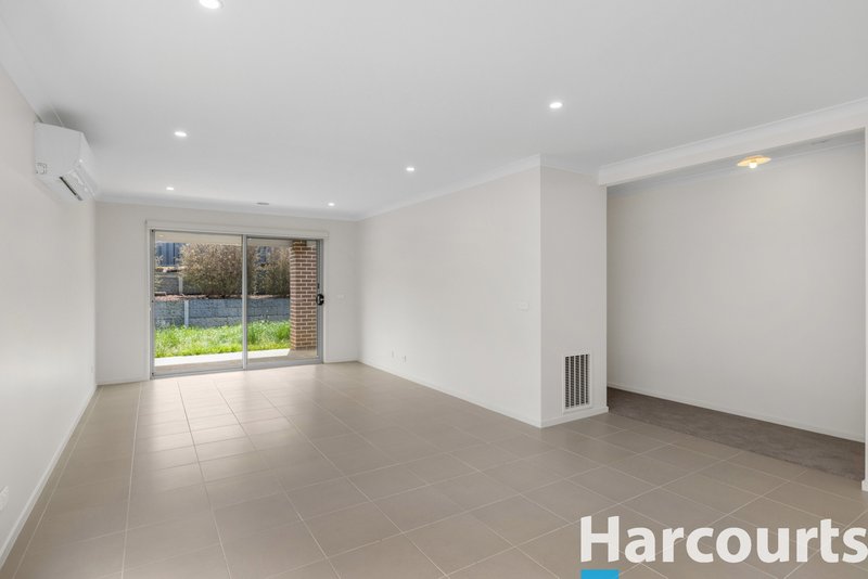 Photo - 47 Meadowbrook Crescent, Warragul VIC 3820 - Image 7