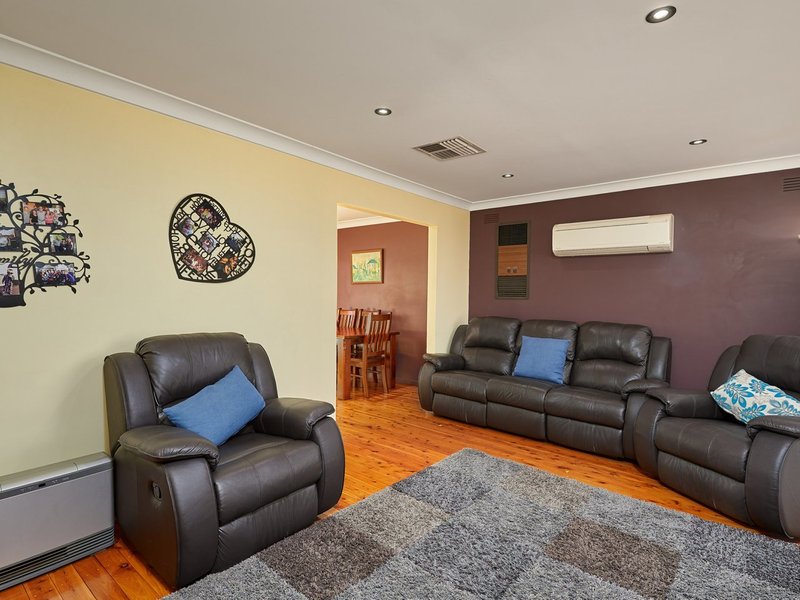 Photo - 47 Nixon Crescent, Tolland NSW 2650 - Image 11