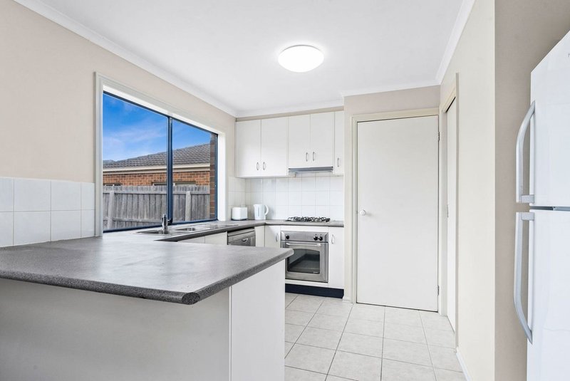 Photo - 47 Oakwood Crescent, Waurn Ponds VIC 3216 - Image 2