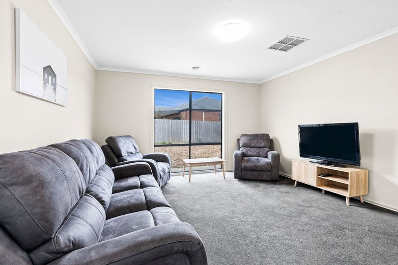 Photo - 47 Oakwood Crescent, Waurn Ponds VIC 3216 - Image 4