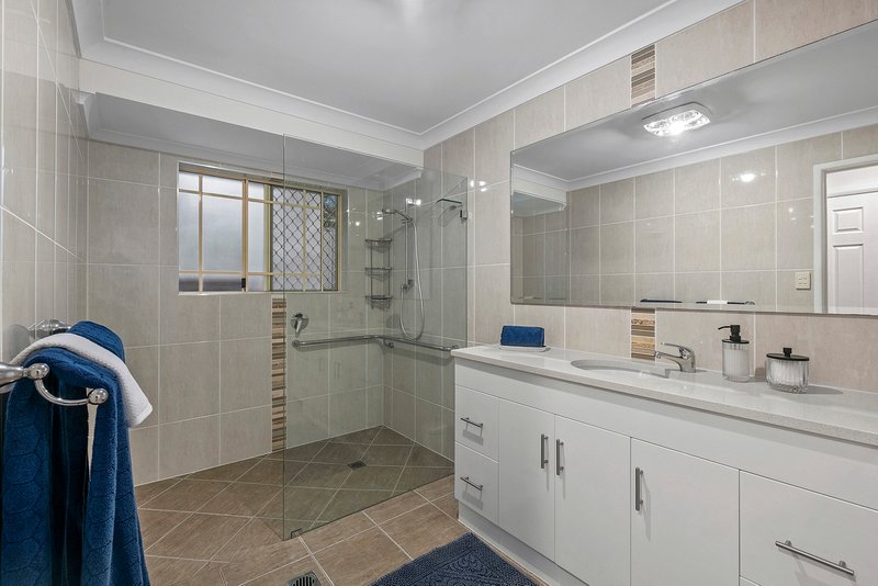 Photo - 47 Oxford Crescent, Bridgeman Downs QLD 4035 - Image 15