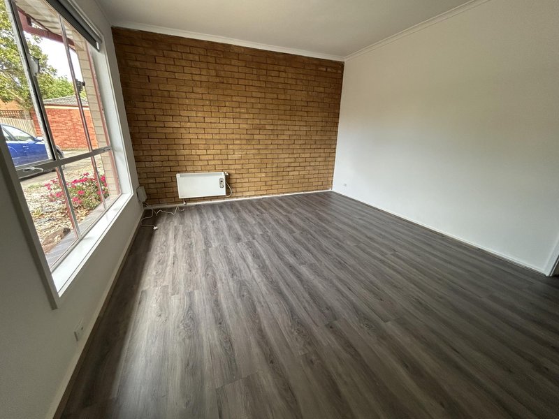 Photo - 4/7 Parker Street, Werribee VIC 3030 - Image 2