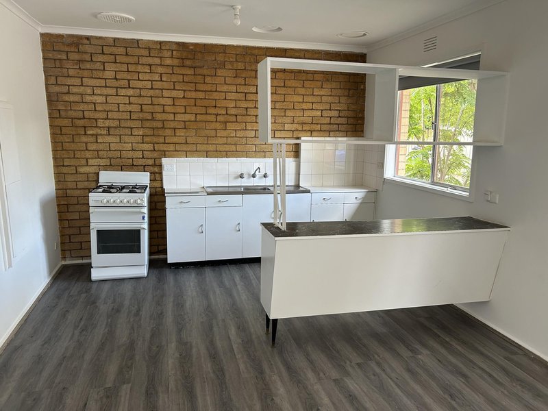 Photo - 4/7 Parker Street, Werribee VIC 3030 - Image 3