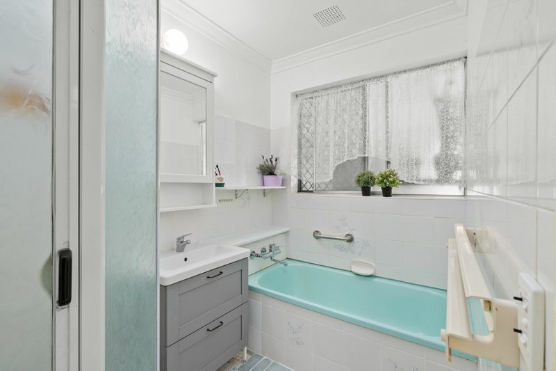 Photo - 47 Probert Road, Thornlie WA 6108 - Image 8