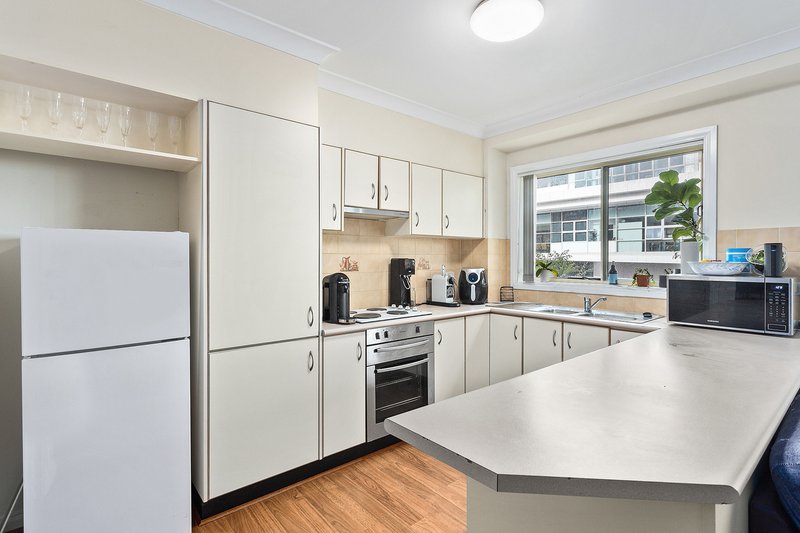 Photo - 4/7 Regent Street, Wollongong NSW 2500 - Image 4