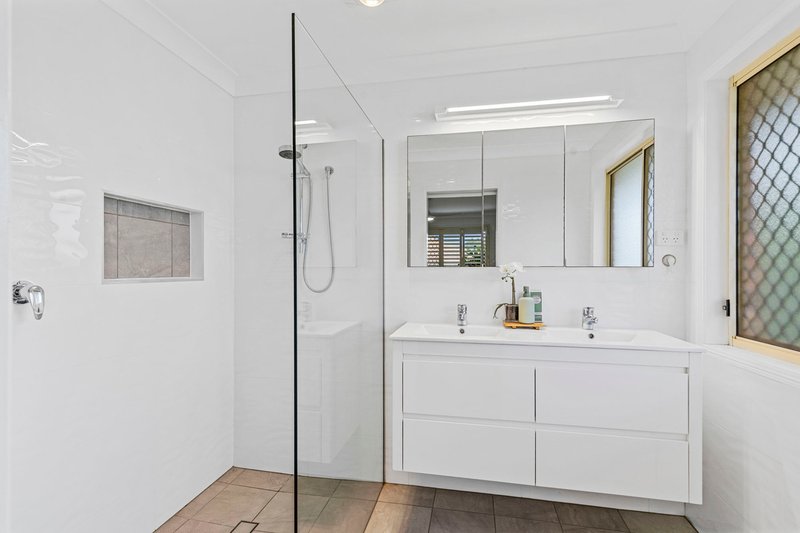 Photo - 47 Reginald Avenue, Arana Hills QLD 4054 - Image 14