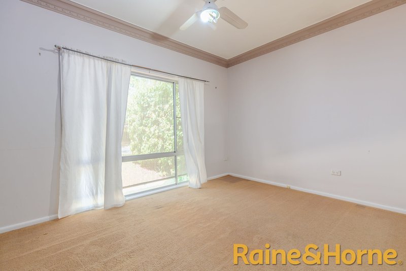 Photo - 47 Roycox Crescent, Dubbo NSW 2830 - Image 5