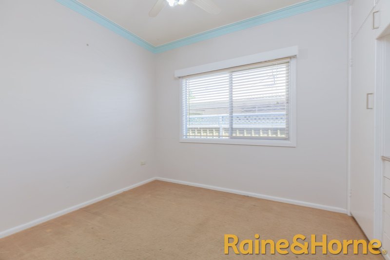 Photo - 47 Roycox Crescent, Dubbo NSW 2830 - Image 6