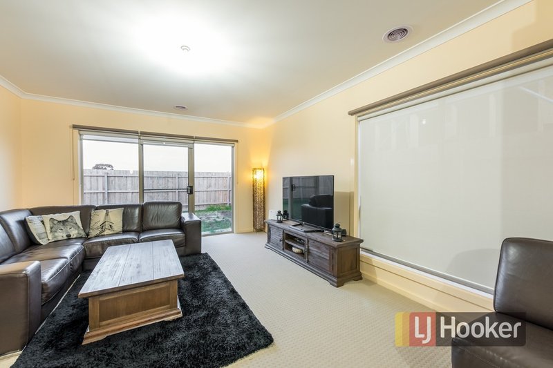 Photo - 47 Sallys Run, Hampton Park VIC 3976 - Image 4