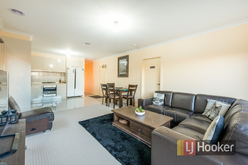 Photo - 47 Sallys Run, Hampton Park VIC 3976 - Image 5