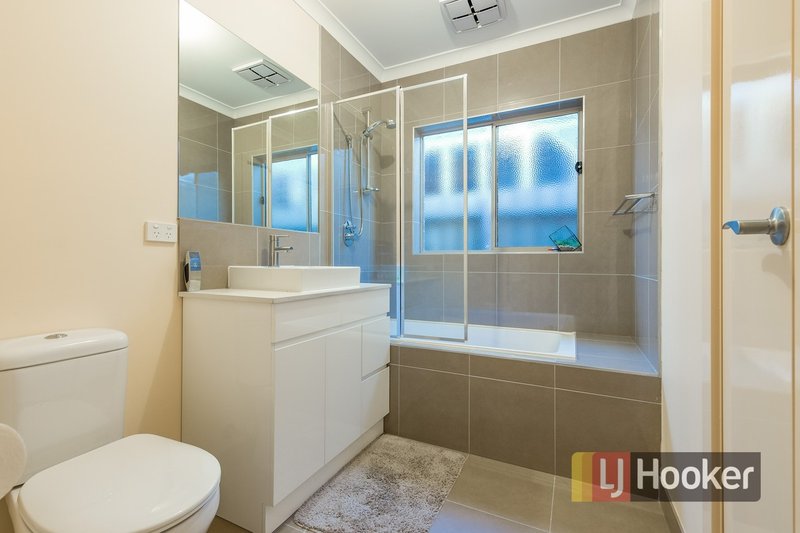 Photo - 47 Sallys Run, Hampton Park VIC 3976 - Image 6