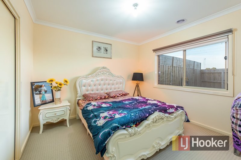 Photo - 47 Sallys Run, Hampton Park VIC 3976 - Image 7