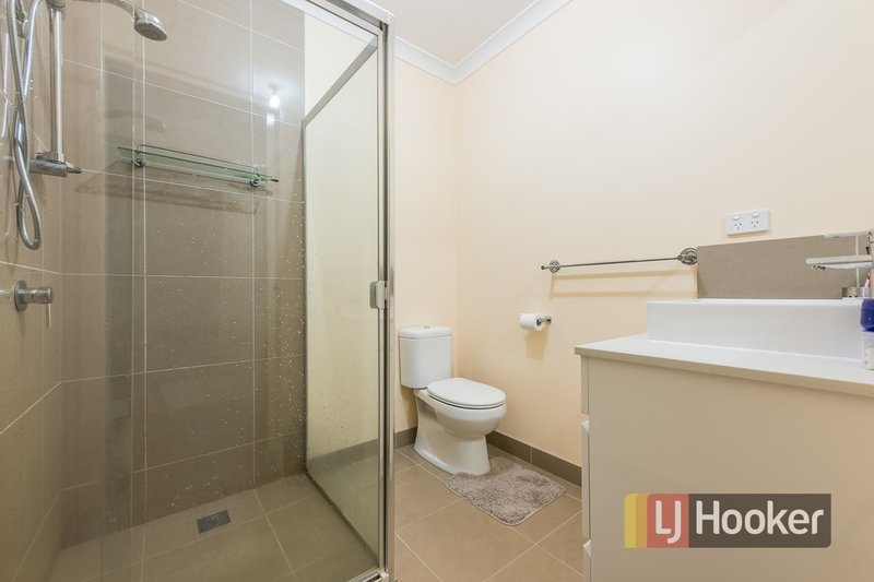 Photo - 47 Sallys Run, Hampton Park VIC 3976 - Image 8