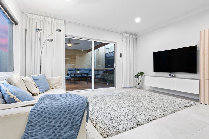 Photo - 47 Santorini Boulevard, Coogee WA 6166 - Image 8