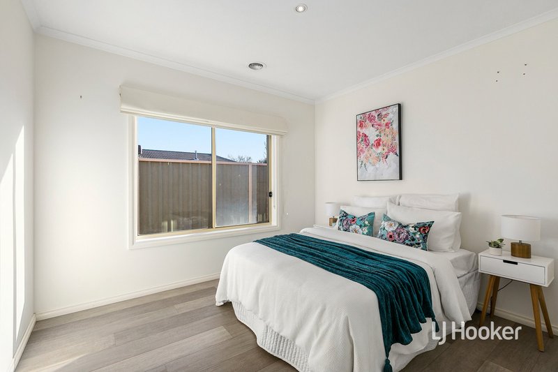 Photo - 47 Sommersby Road, Point Cook VIC 3030 - Image 10