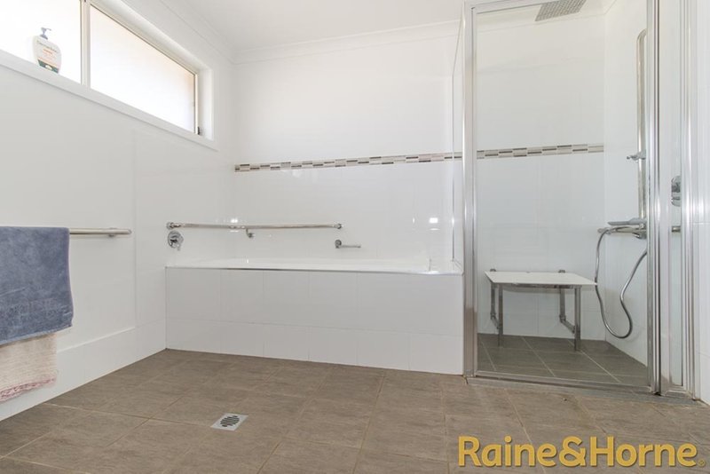 Photo - 47 Spears Drive, Dubbo NSW 2830 - Image 9