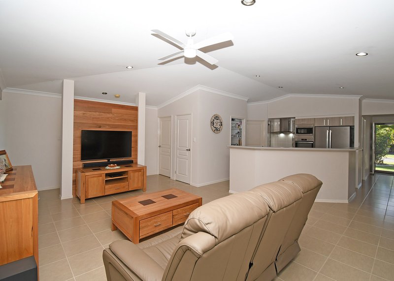 Photo - 47 Sunrise Crescent, Burrum Heads QLD 4659 - Image 4