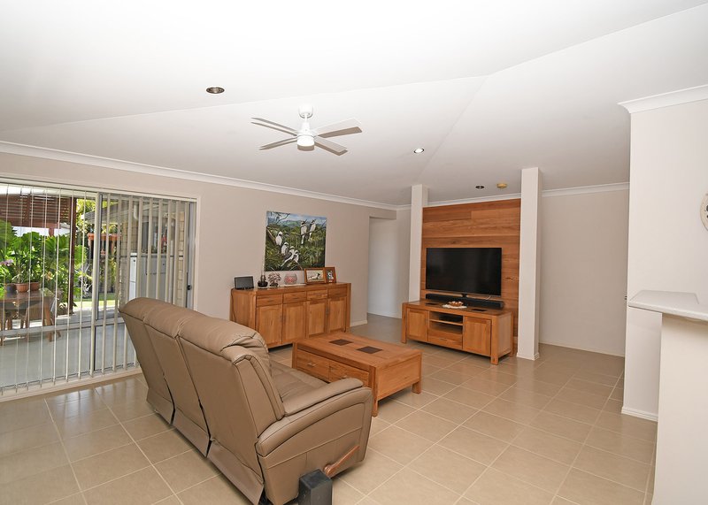 Photo - 47 Sunrise Crescent, Burrum Heads QLD 4659 - Image 5