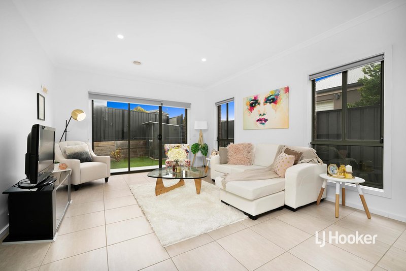 Photo - 47 Tableland Road, Tarneit VIC 3029 - Image 7