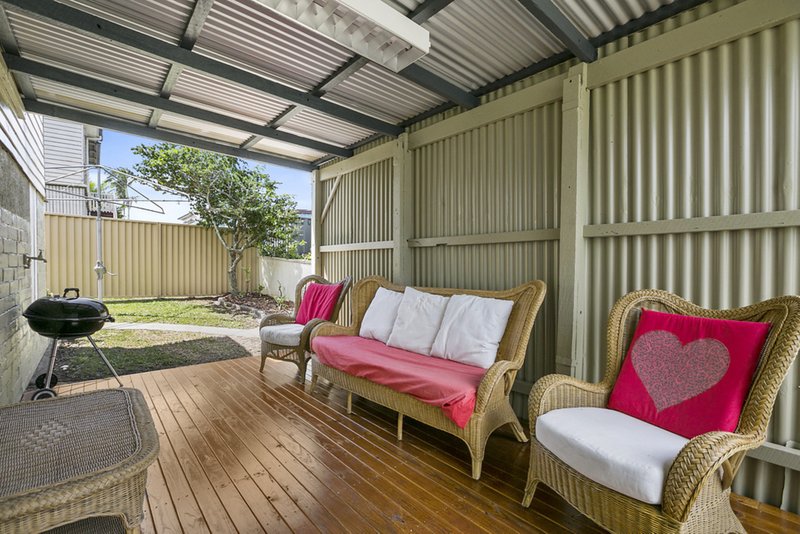 Photo - 47 Tangorin Street, Wynnum QLD 4178 - Image 2