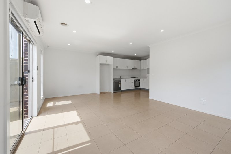 Photo - 47 Tarlo Drive, Tarneit VIC 3029 - Image 4